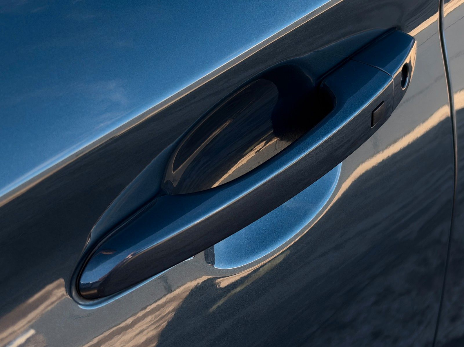 Fahrzeugabbildung Hyundai KONA Elektro SHZ LHZ ACC LKA PDC CAM LFA CarPlay