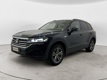 Volkswagen Touareg - 1