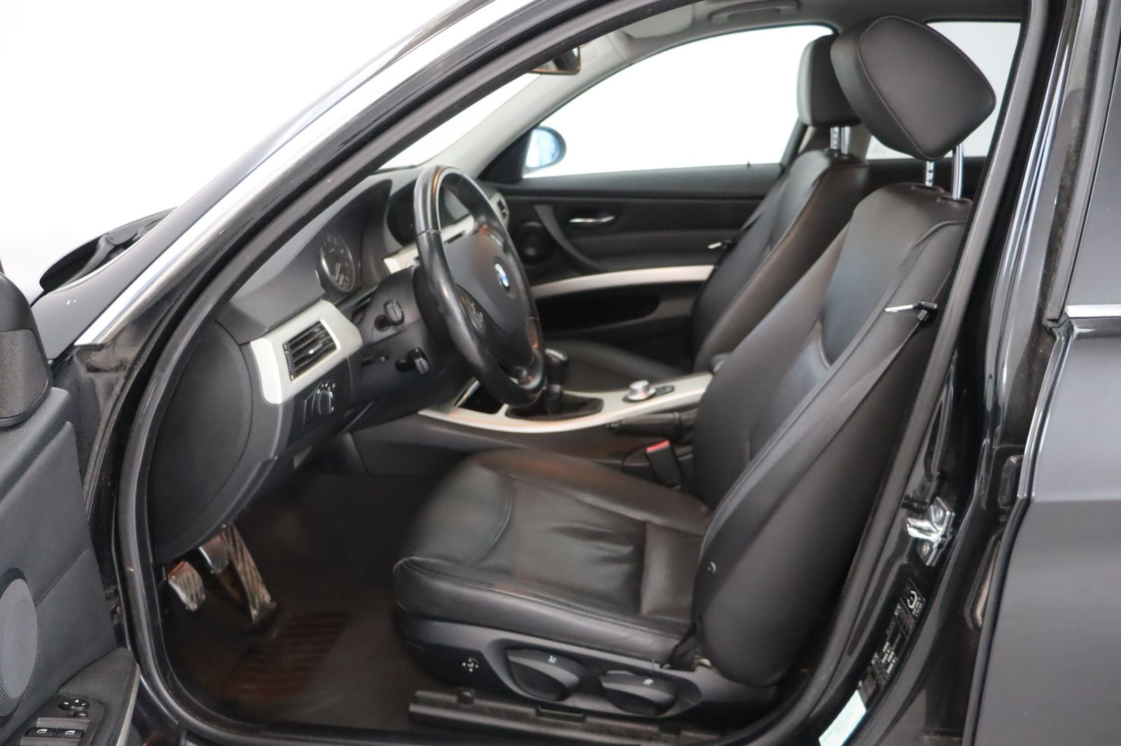 Fahrzeugabbildung BMW 325 i * Xenon * SD * Leder