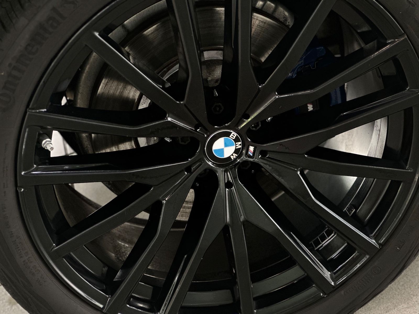 Fahrzeugabbildung BMW X5 M50i Panorama 360°HUD H/K Laser SoftClose DAB