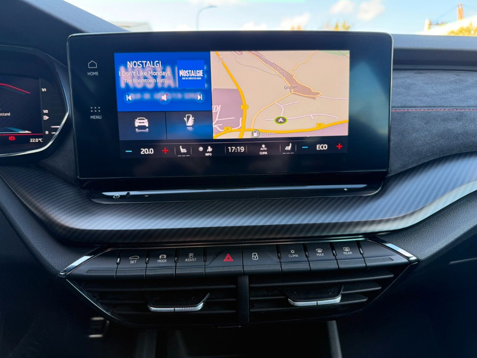 Fahrzeugabbildung SKODA Octavia 1.4 TSI iV RS HUD+R-Kamera+