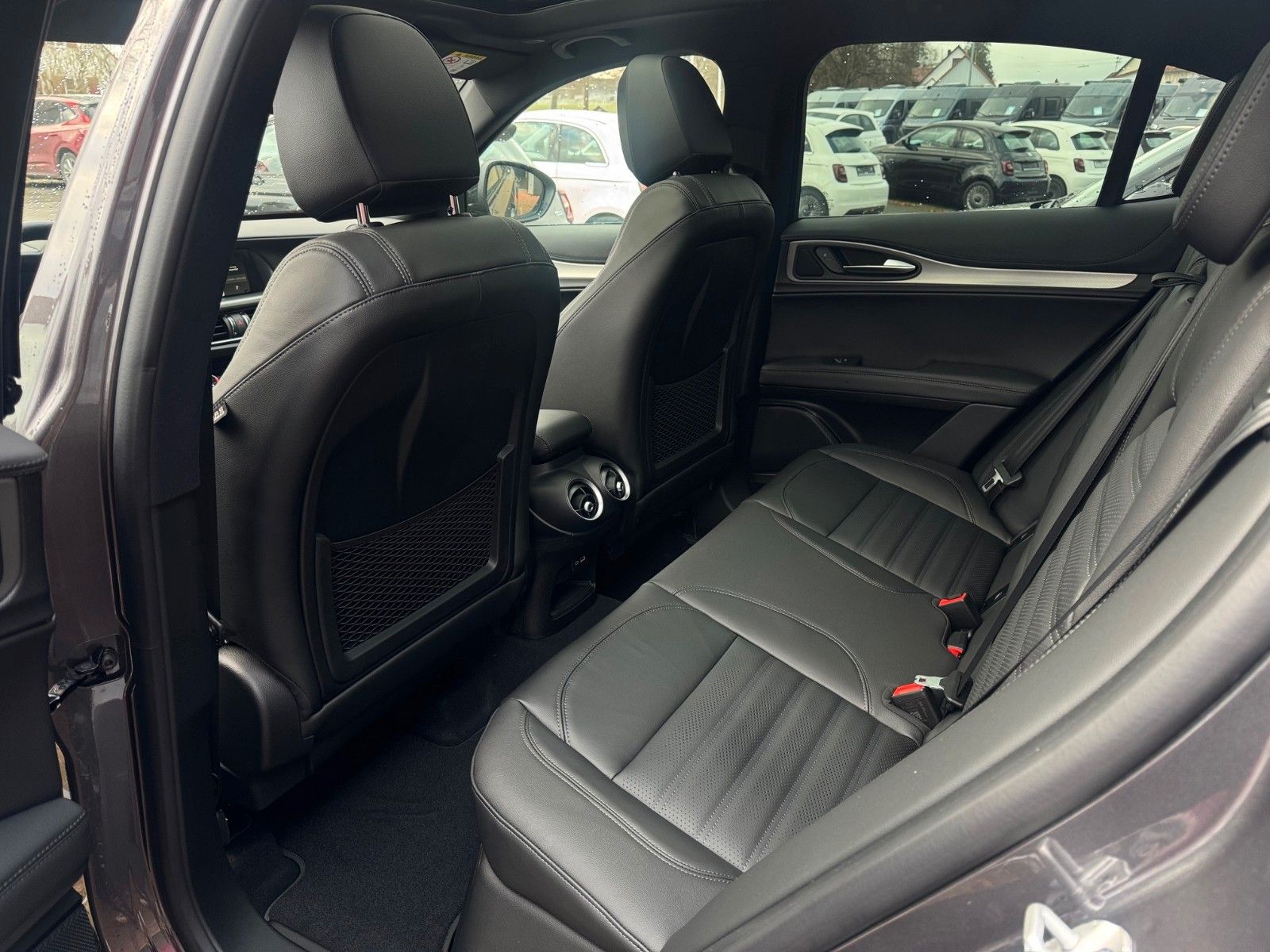 Fahrzeugabbildung Alfa Romeo VELOCE 280PS AT8 Q4 AHK MEMORY LEDER NAVI PANO