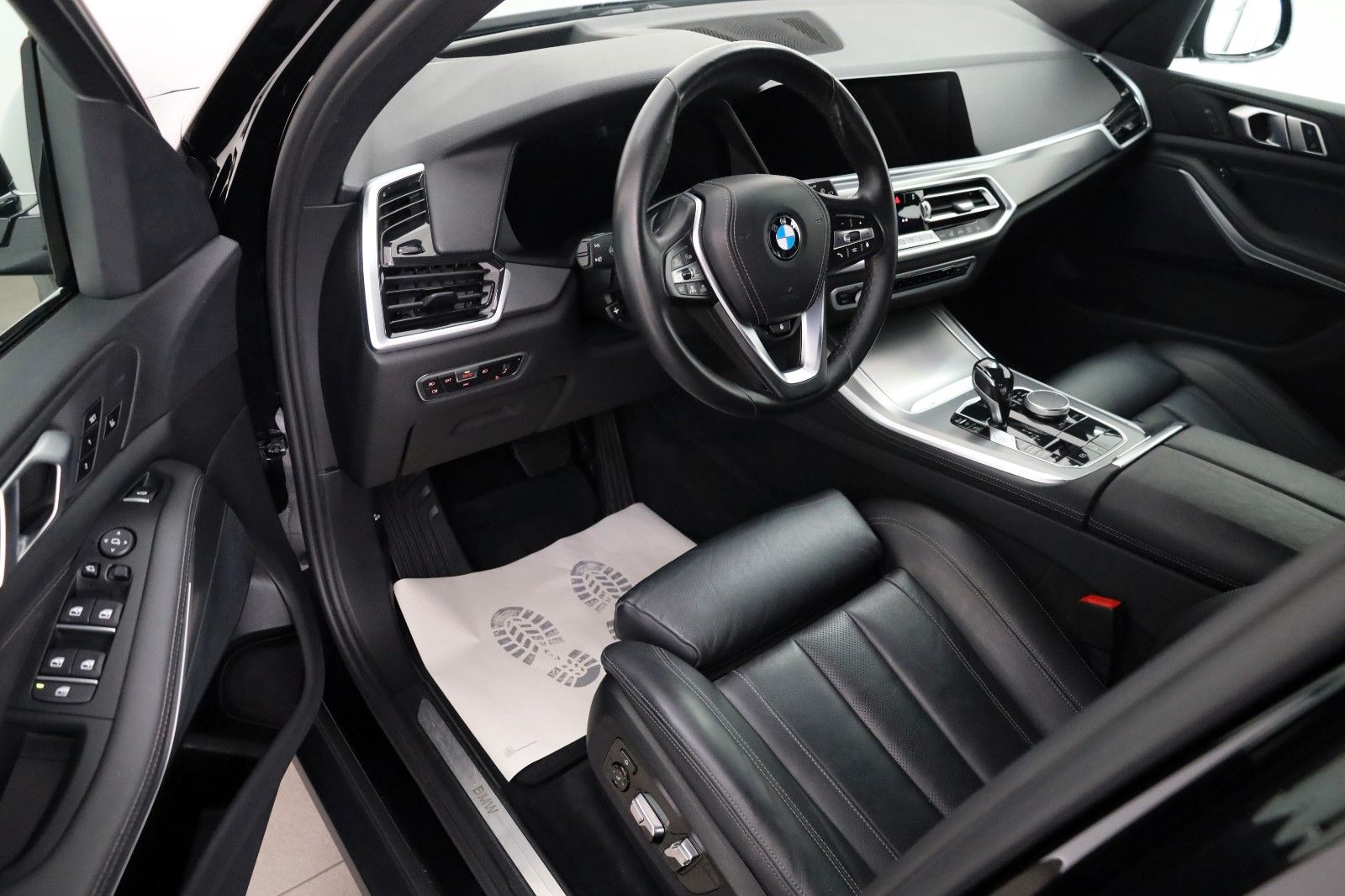 Fahrzeugabbildung BMW X5 xDrive 30d Leder,Navi,LED,PanDach,HeadUp,360°