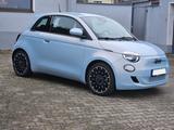 Fiat 500e (Action) 23,8 kWh 17" La Prima, himmelblau - Fiat 500e von privat