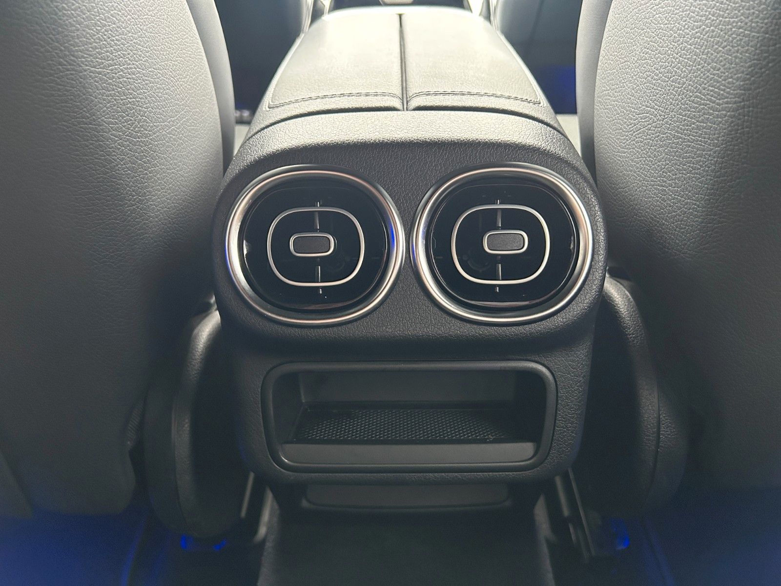 Fahrzeugabbildung Mercedes-Benz GLC 220d AMG+Night+RKamera+SportfahrW+AmbientePr