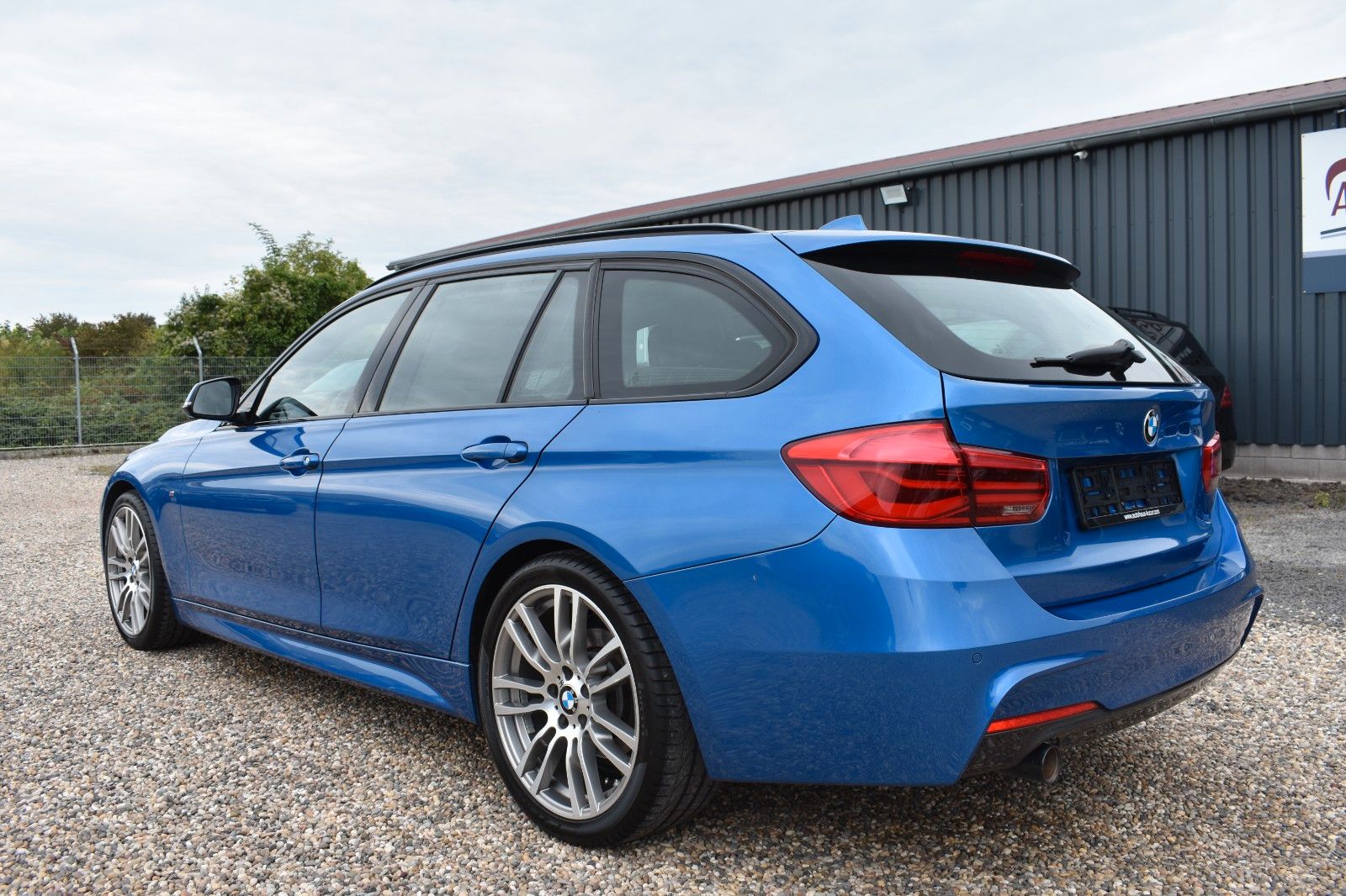 Fahrzeugabbildung BMW 318 d Touring M Sport EstorilB. Automatik LED
