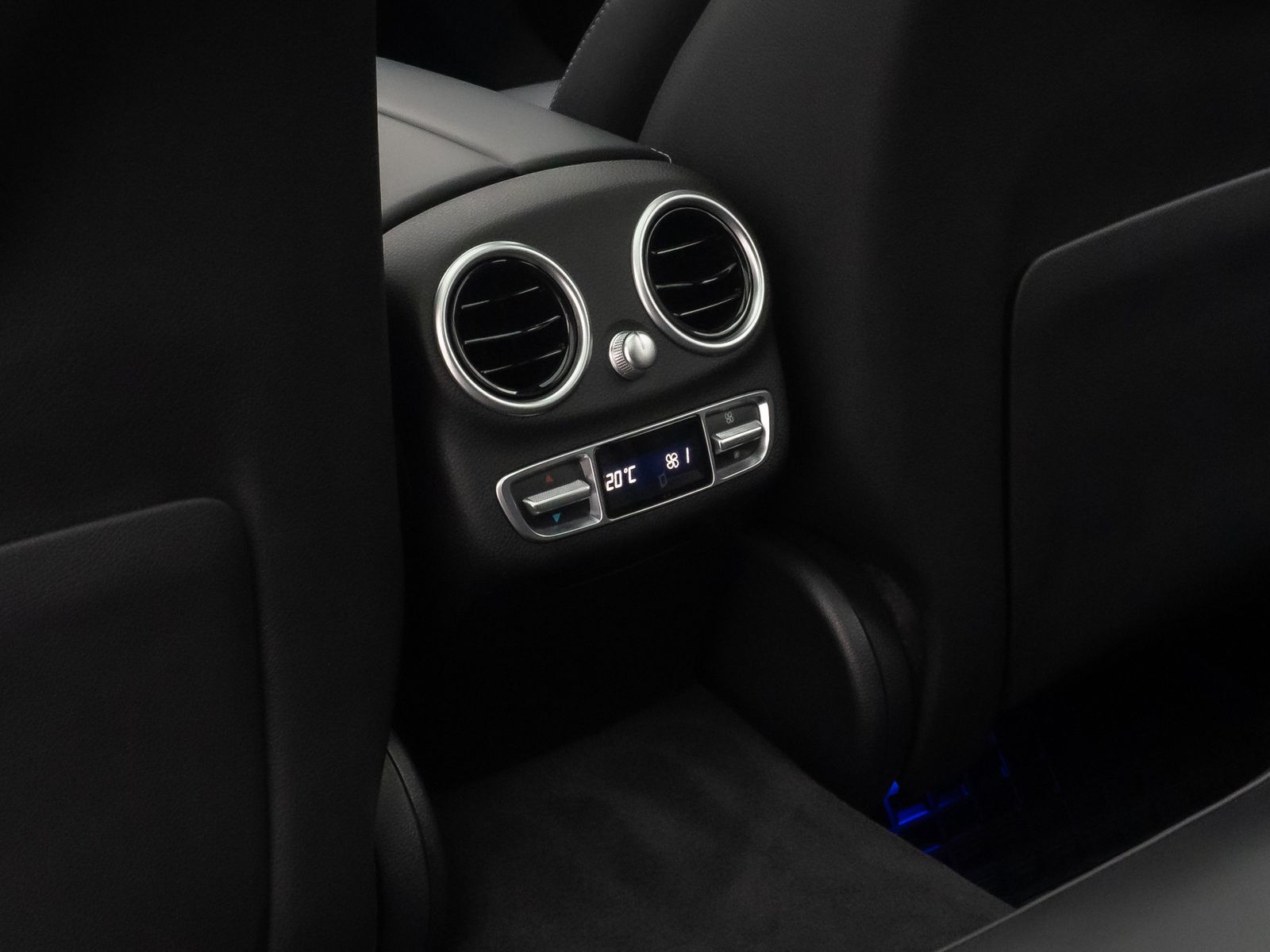 Fahrzeugabbildung Mercedes-Benz C 63 AMG Panorama DAB Burmester Komfort Voll