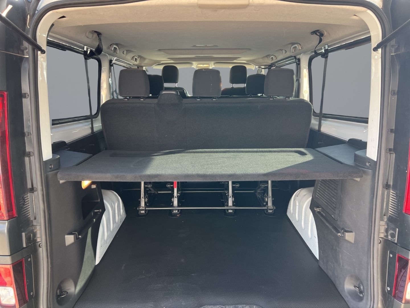 Fahrzeugabbildung Renault Trafic Combi L2H1 3,0t Life 2.0 dCi 120 ENERGY E
