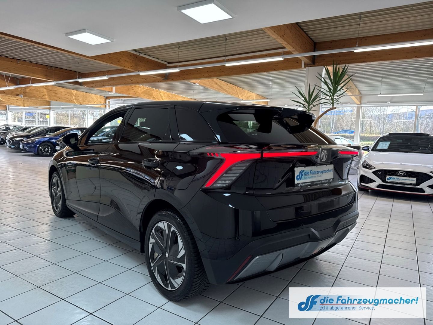 Fahrzeugabbildung MG MG4 Luxury Elektromotor 150 kW Digitales Cockpit