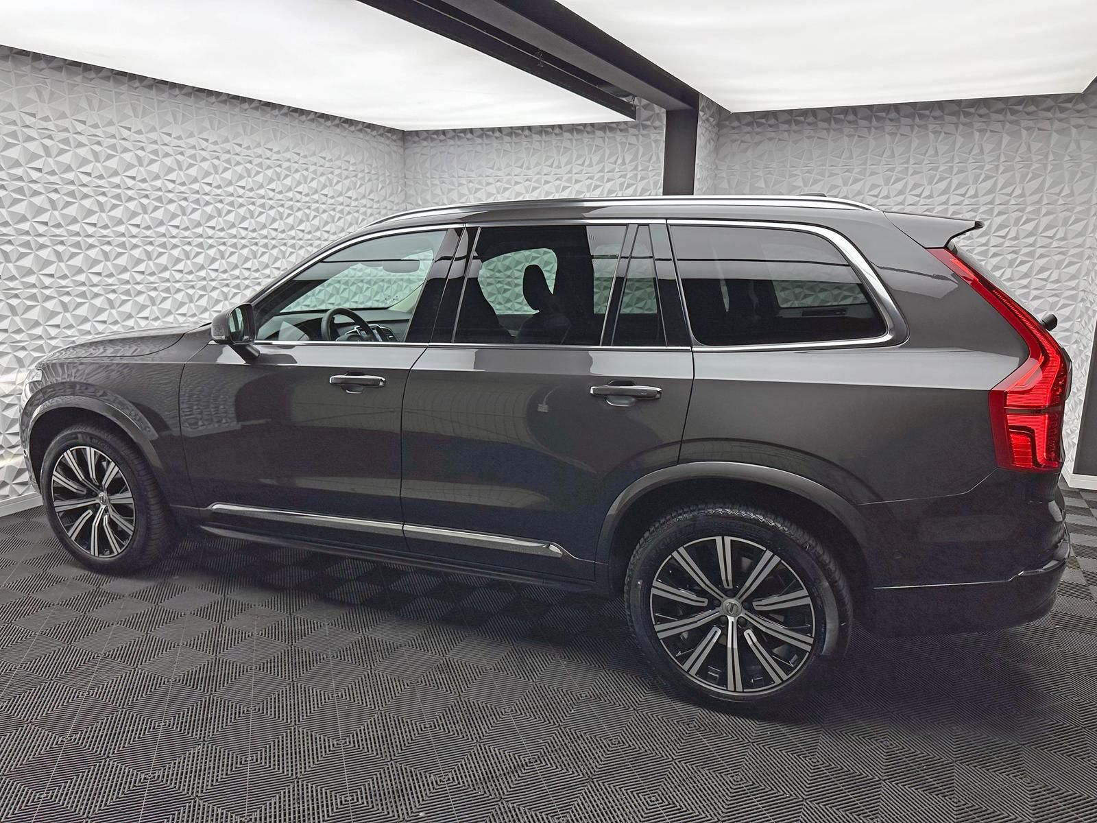 Fahrzeugabbildung Volvo XC90 B5PLUS BRIGHT/AWD/STDHZ/PANO/H&K/ACC/360°