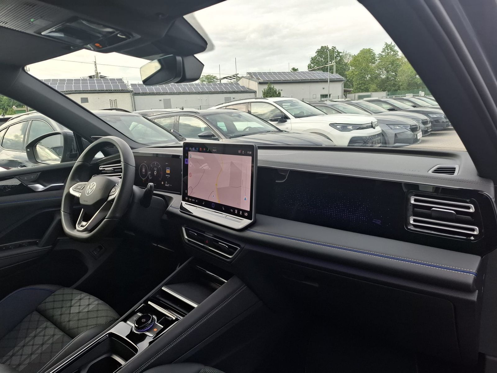 Image du véhicule Volkswagen Tiguan 2.0 TDI 4M R-Line PANO*H&amp;K*AHK*MATRIX*20".