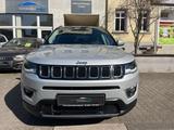 Jeep Compass Limited FWD LED, Automatik - silberne Jeep Compass