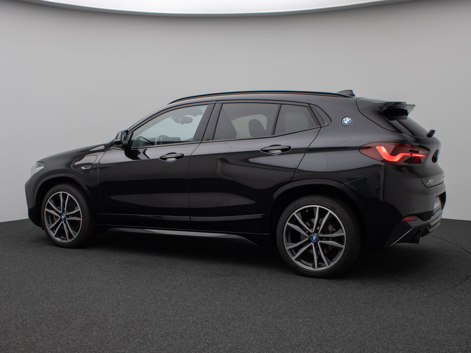 Fahrzeugabbildung BMW X2 xD25e M Sport HUD DAB Kamera Alarm Panorama