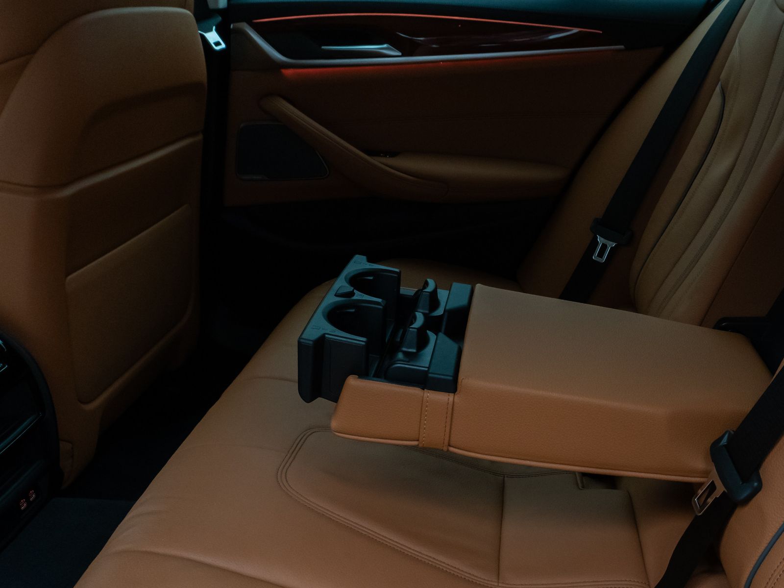 Fahrzeugabbildung BMW 530d xD Luxury Line Laser HUD DAB H/K AHK 19Zoll