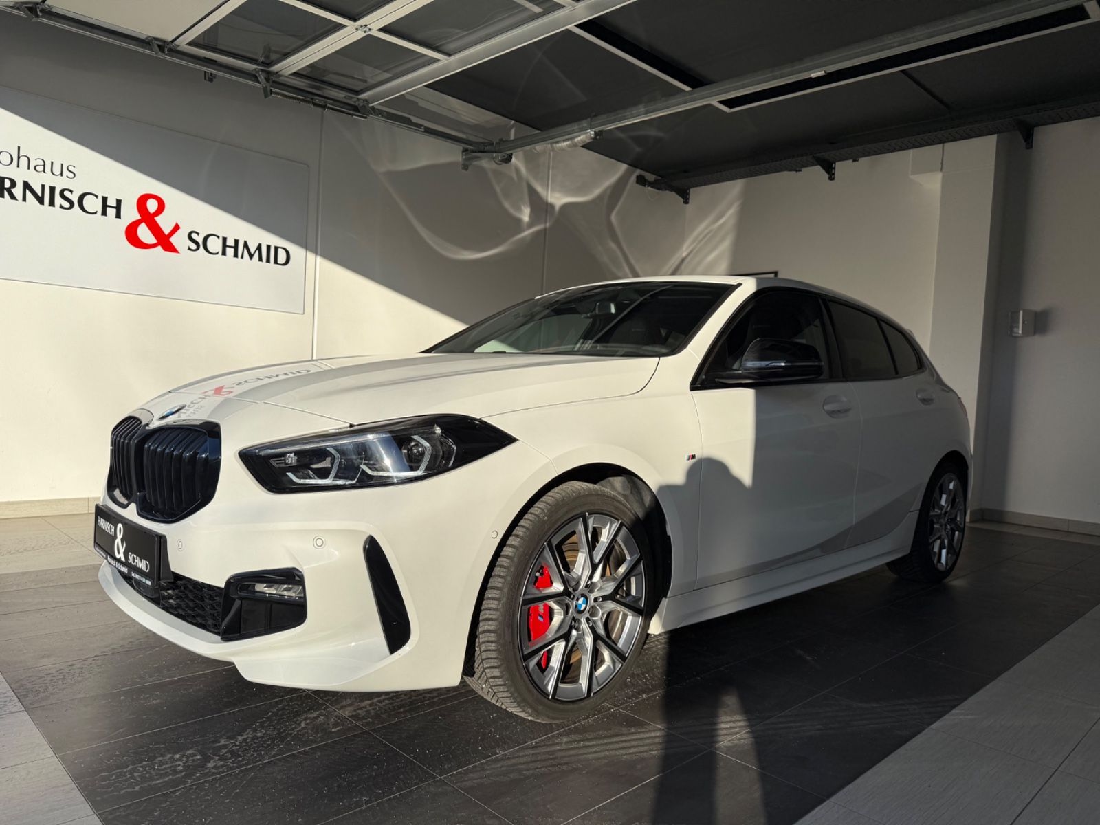 Fahrzeugabbildung BMW 118 i Edition Colorv.; M-Tech.-,M-Pro-Sport-Pak.