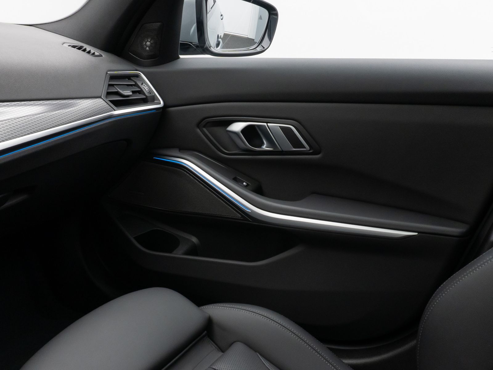 Fahrzeugabbildung BMW 330i  M Sport Panorama 360° HUD DAB H/K 19Zoll