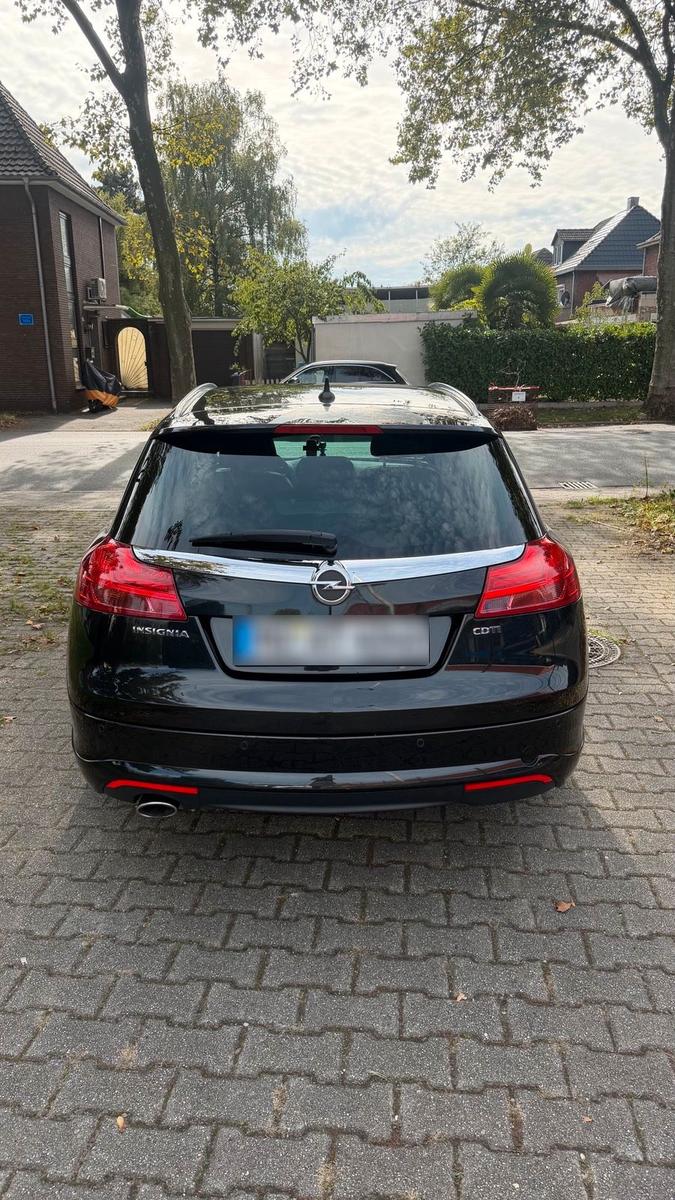Opel Insignia 2011 — photo 11
