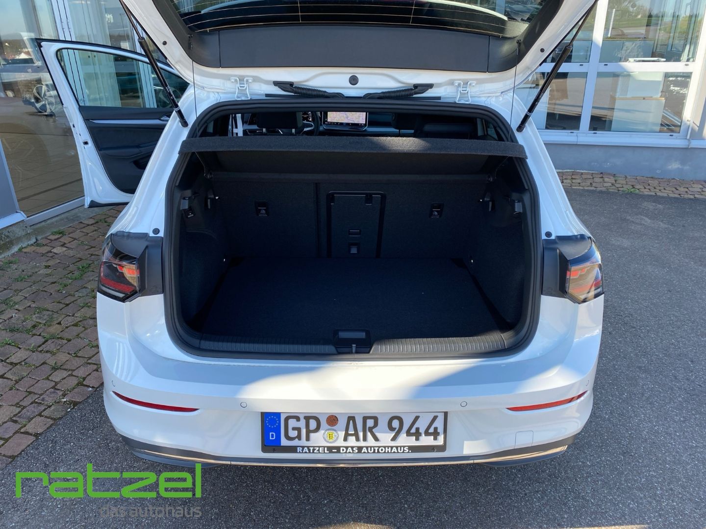 Fahrzeugabbildung Volkswagen Golf Edition 50 1.5eTSI DSG DCC+AHK+Harman+ACC