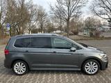 Volkswagen Touran 2.0 TDI Highline R-Line LED AHK 7 Sitze - VW Touran Gebrauchtwagen in Mannheim