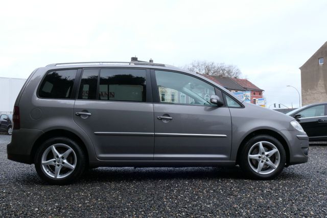 Volkswagen Touran Highline+7 Sitze Navi+Standheizung+Bi-Xen