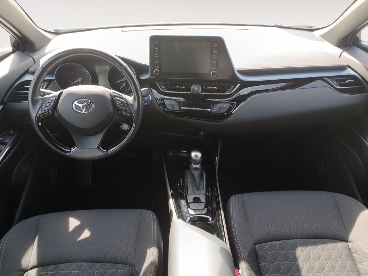 Fahrzeugabbildung Toyota C-HR Hybrid Team D