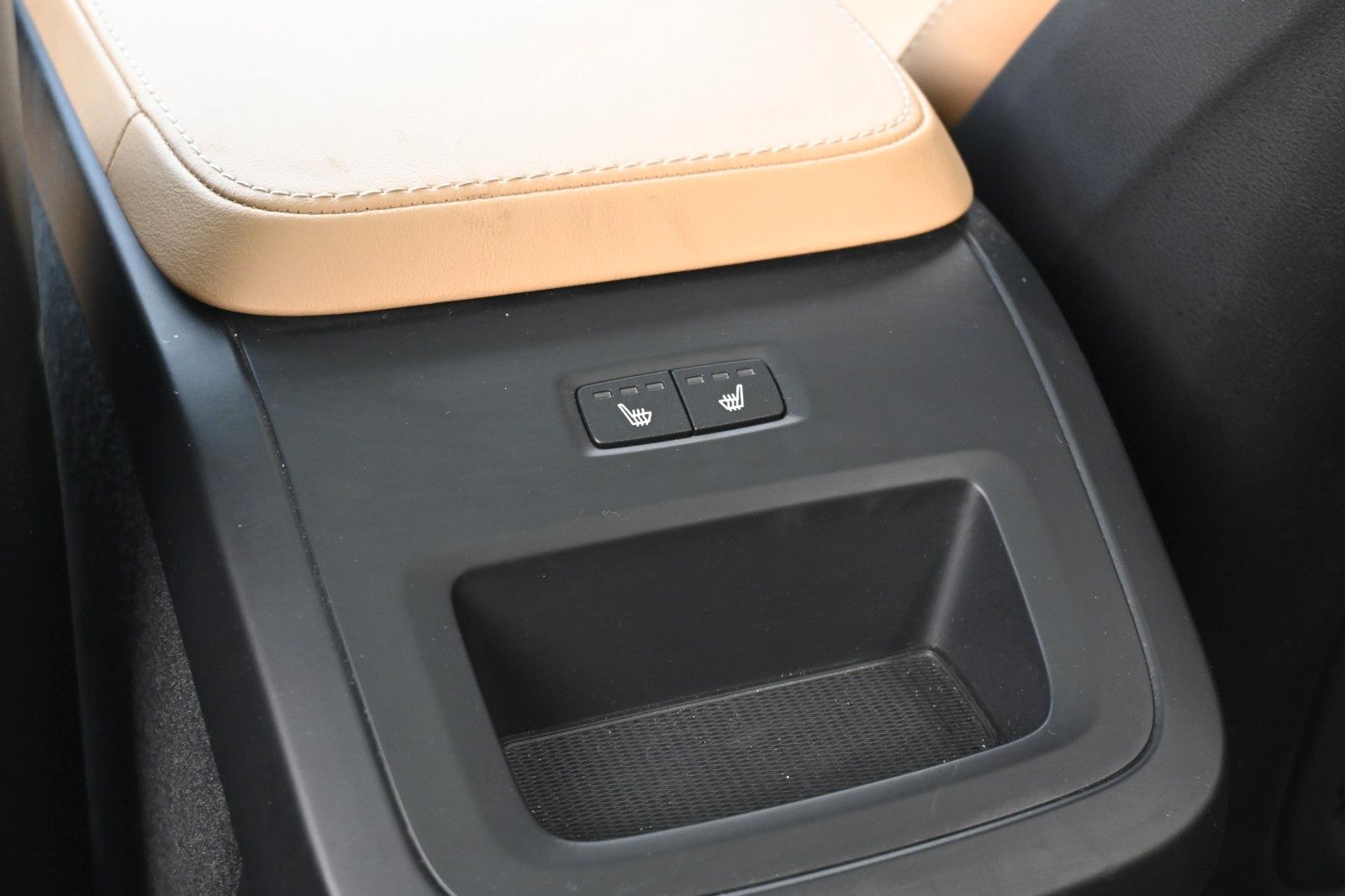 Fahrzeugabbildung Volvo V90 B4 D Plus Bright*STDHZG*360°*PANO*ACC*AHK