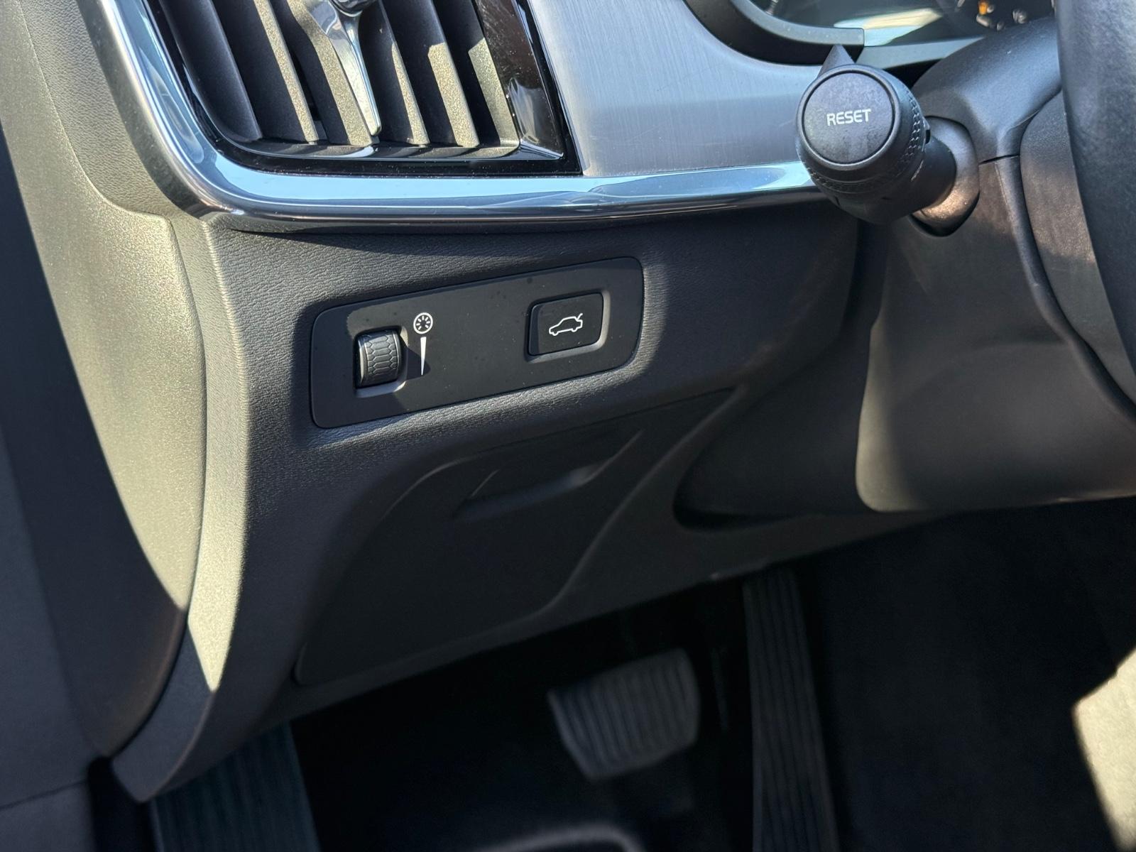 VOLVO V90 235 ch 4X4 BVA - HAYON ÉLECTRIQUE - PACK SPORT - TOIT OUVRANT