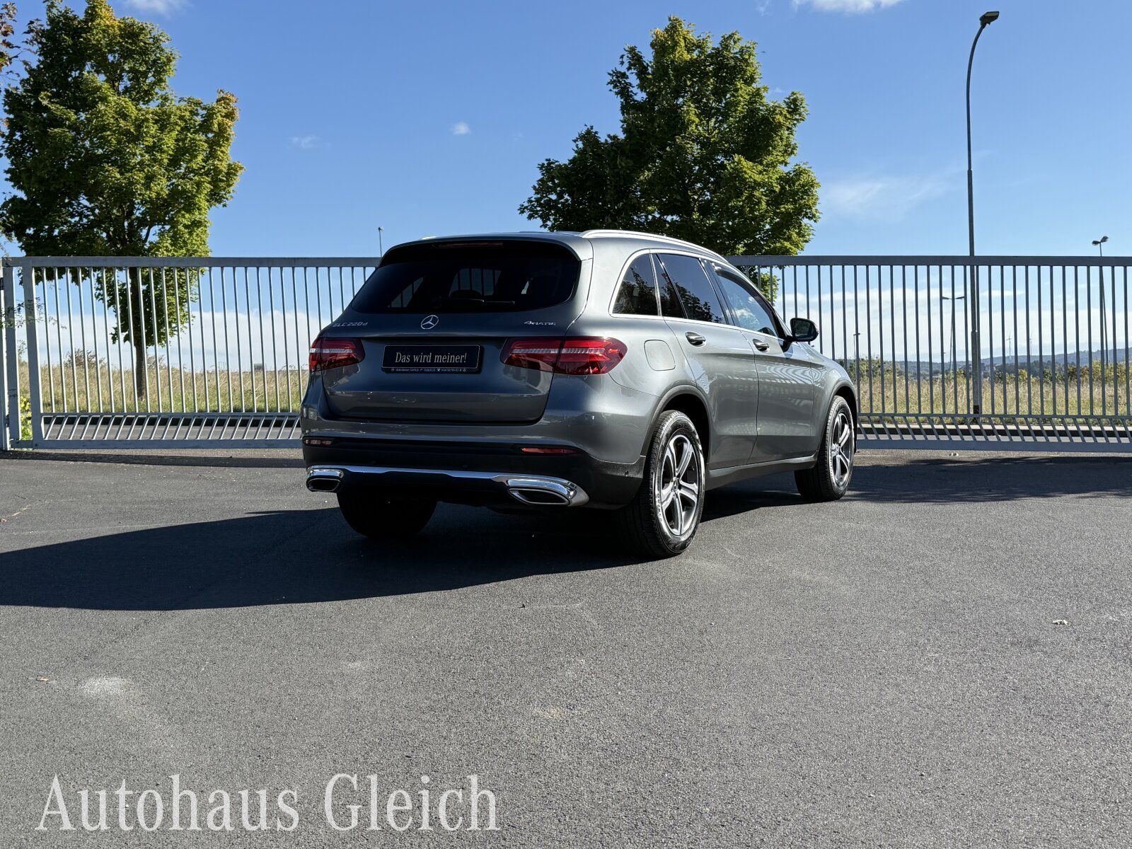Fahrzeugabbildung Mercedes-Benz GLC 220 d 4Matic Navi/Keyless Go Startanlage/LED
