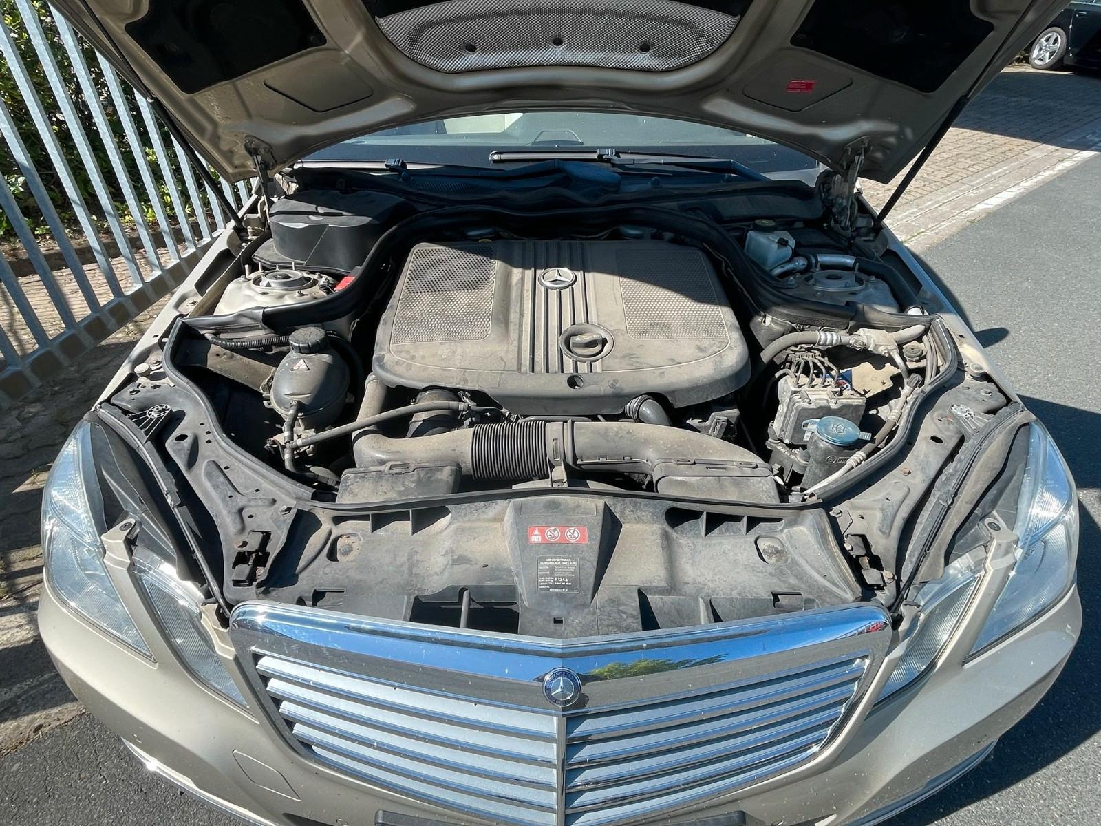 Mercedes-Benz E200 2012 — photo 19