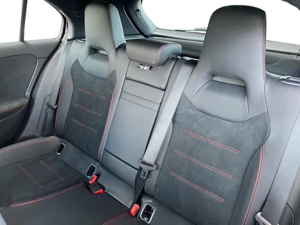 Fahrzeugabbildung Mercedes-Benz A 200 Kompaktlimousine AMG*AHK*Kamera*LED*Sitzzg