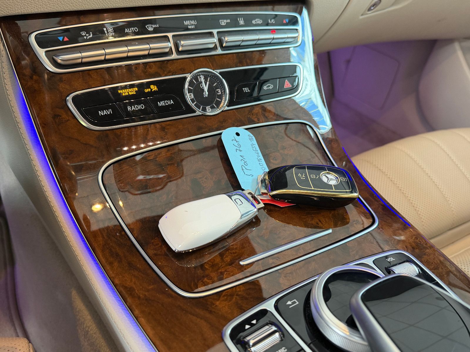 Fahrzeugabbildung Mercedes-Benz E 300 de/AMG/HEAD-UP/VIRTUAL/AMBIENTE/BURMESTER/