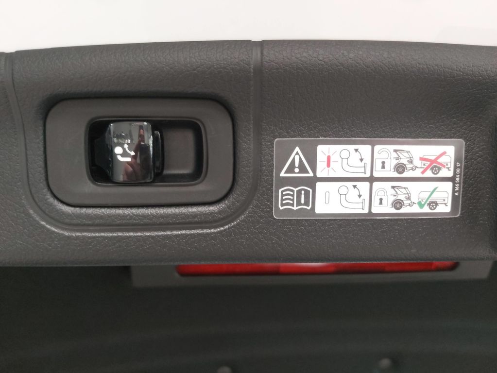 Mercedes-Benz C 300 e AMG PANO TOTW DISTR 360° AHK NETTO 42500