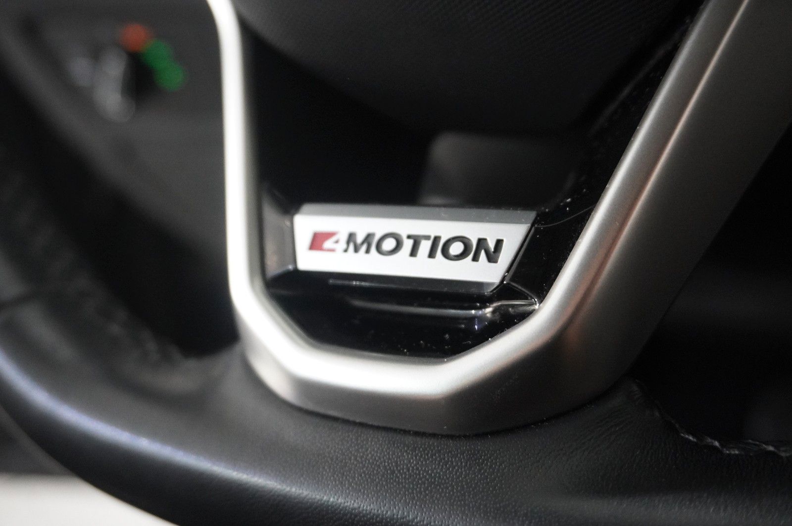 Fahrzeugabbildung Volkswagen Passat VARI. 2.0D BUSINESS 4M NAVI/KAMERA/SH/AHK