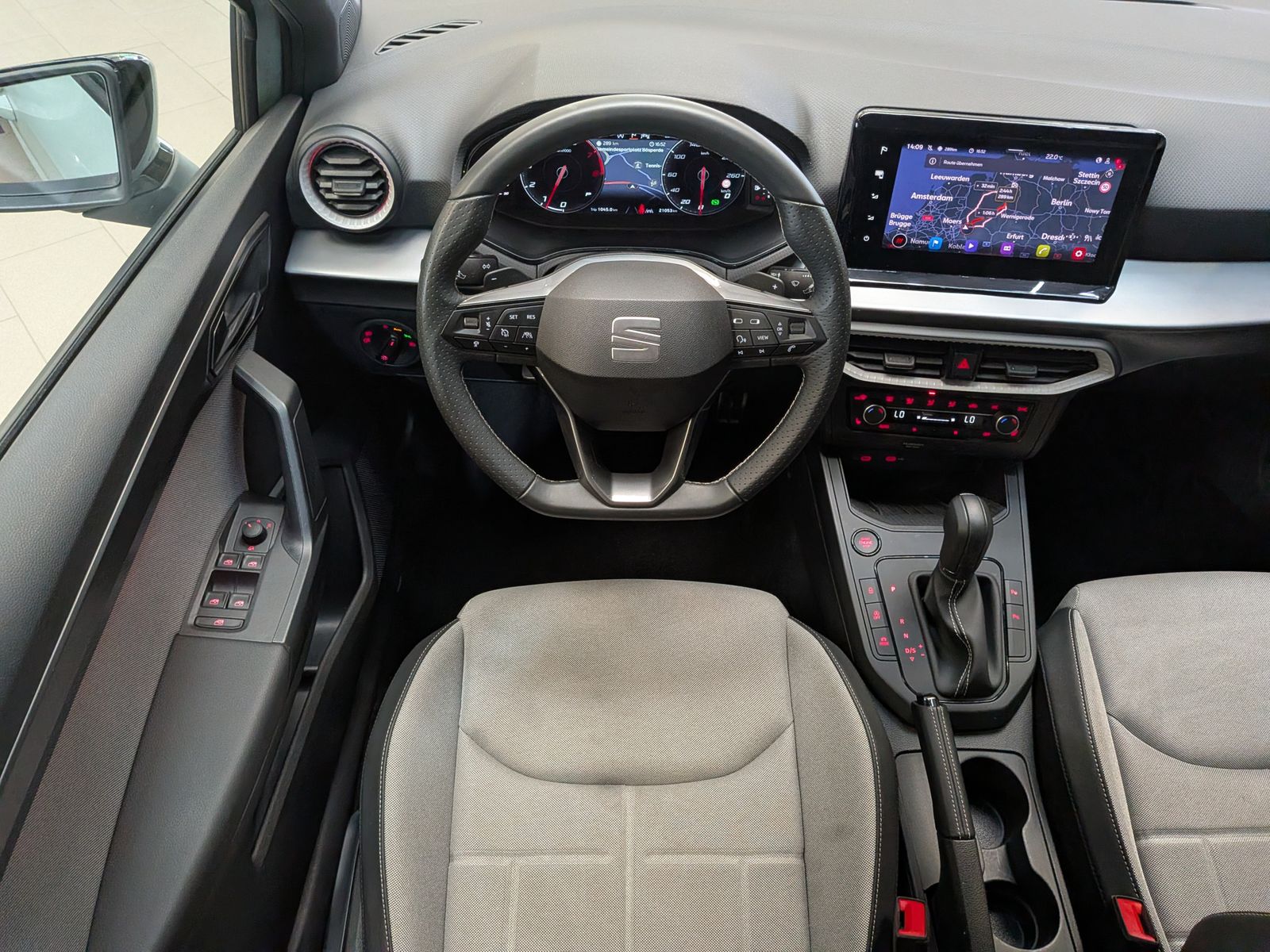 Fahrzeugabbildung SEAT Arona 1.5 TSI FR Black Editio*ACC*KAMERA*LED*18"