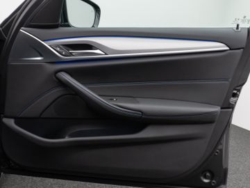 Fahrzeugabbildung BMW 520d xDr Tour HUD DAB Komfortzugang HI-FI