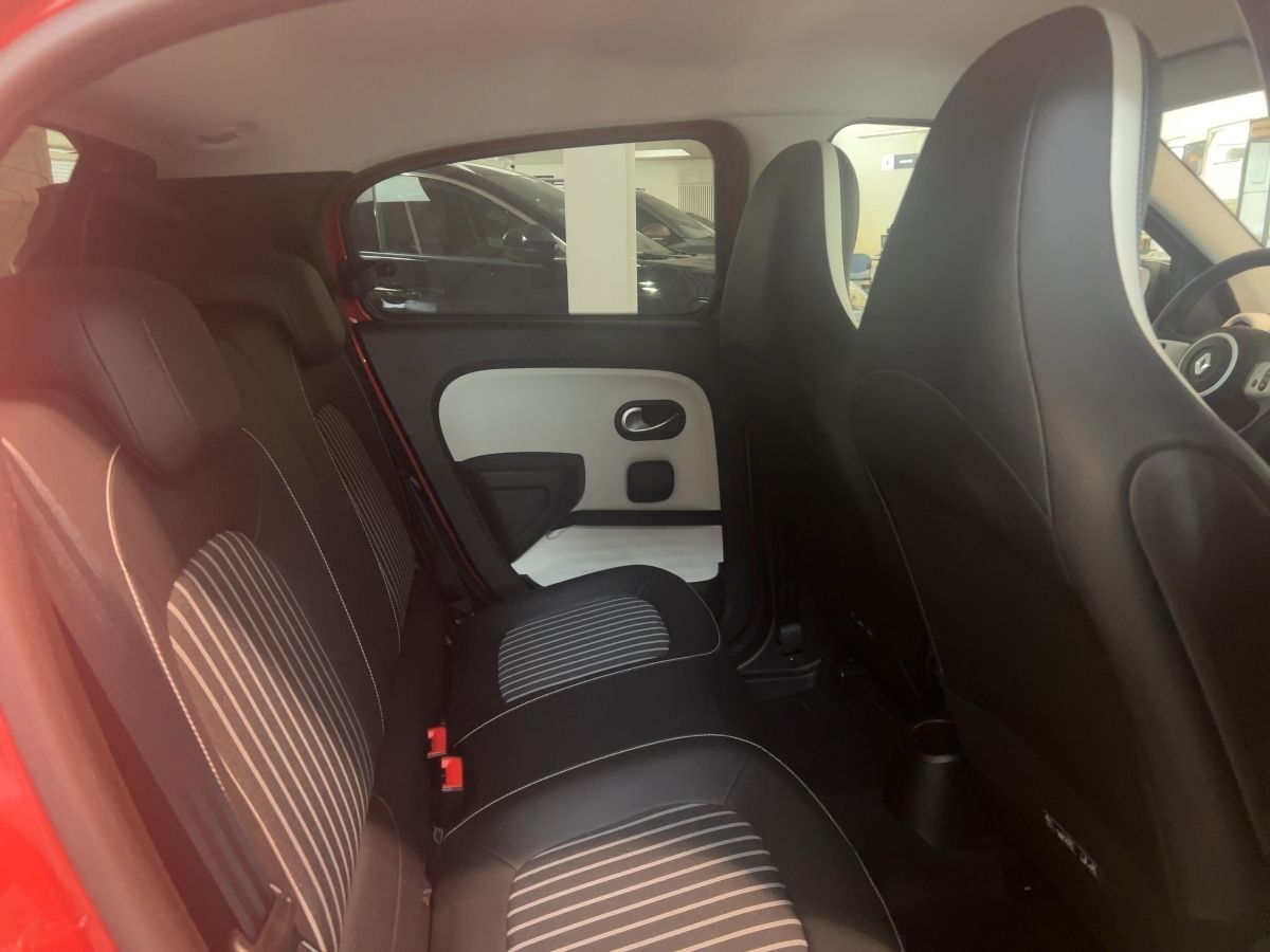 Fahrzeugabbildung Renault Twingo E-TECH Techno GJR SHZ Kamera