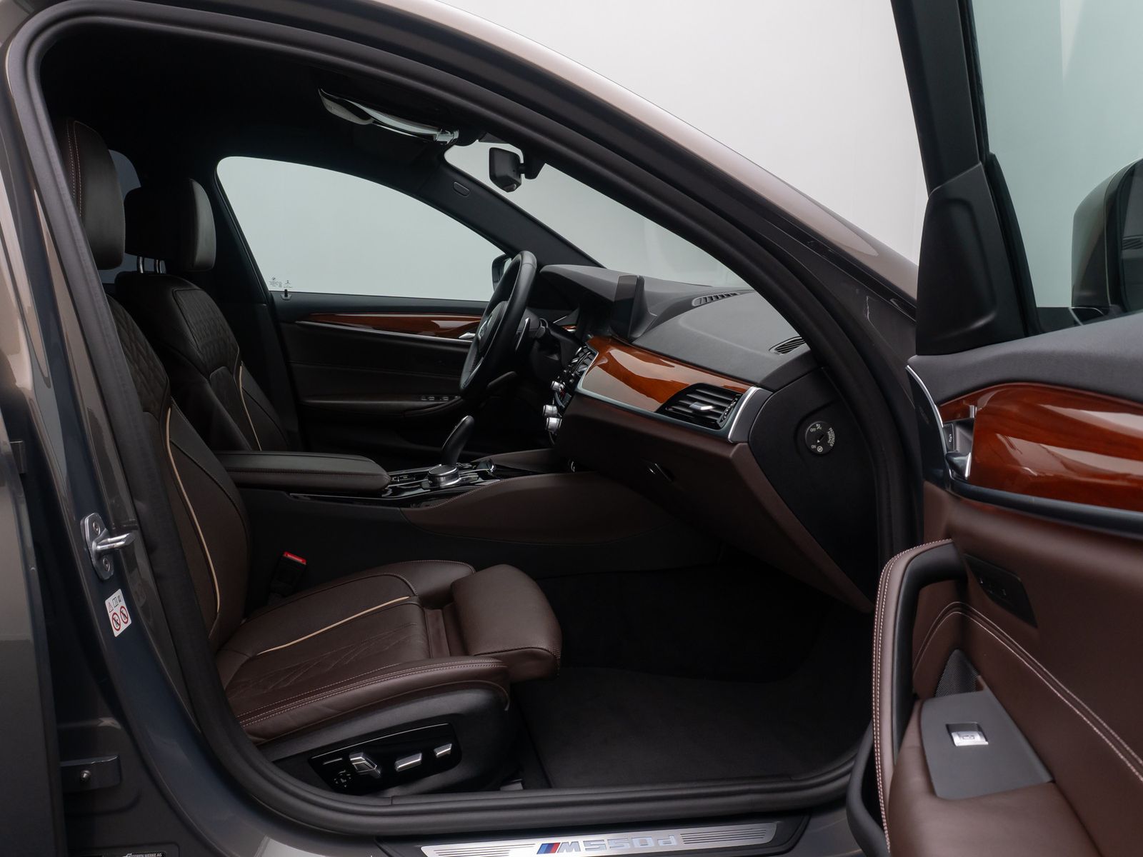 Fahrzeugabbildung BMW M550d xD Kamera AHK HUD SoftCl MassageDAB 20Zoll