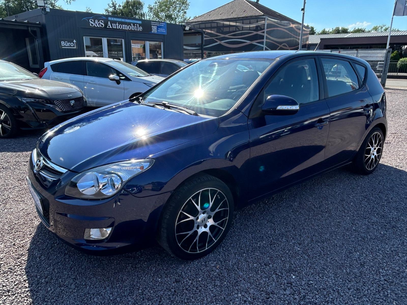 Hyundai i30 1.4 Comfort *Teilleder*Klimaaut.*PDC*