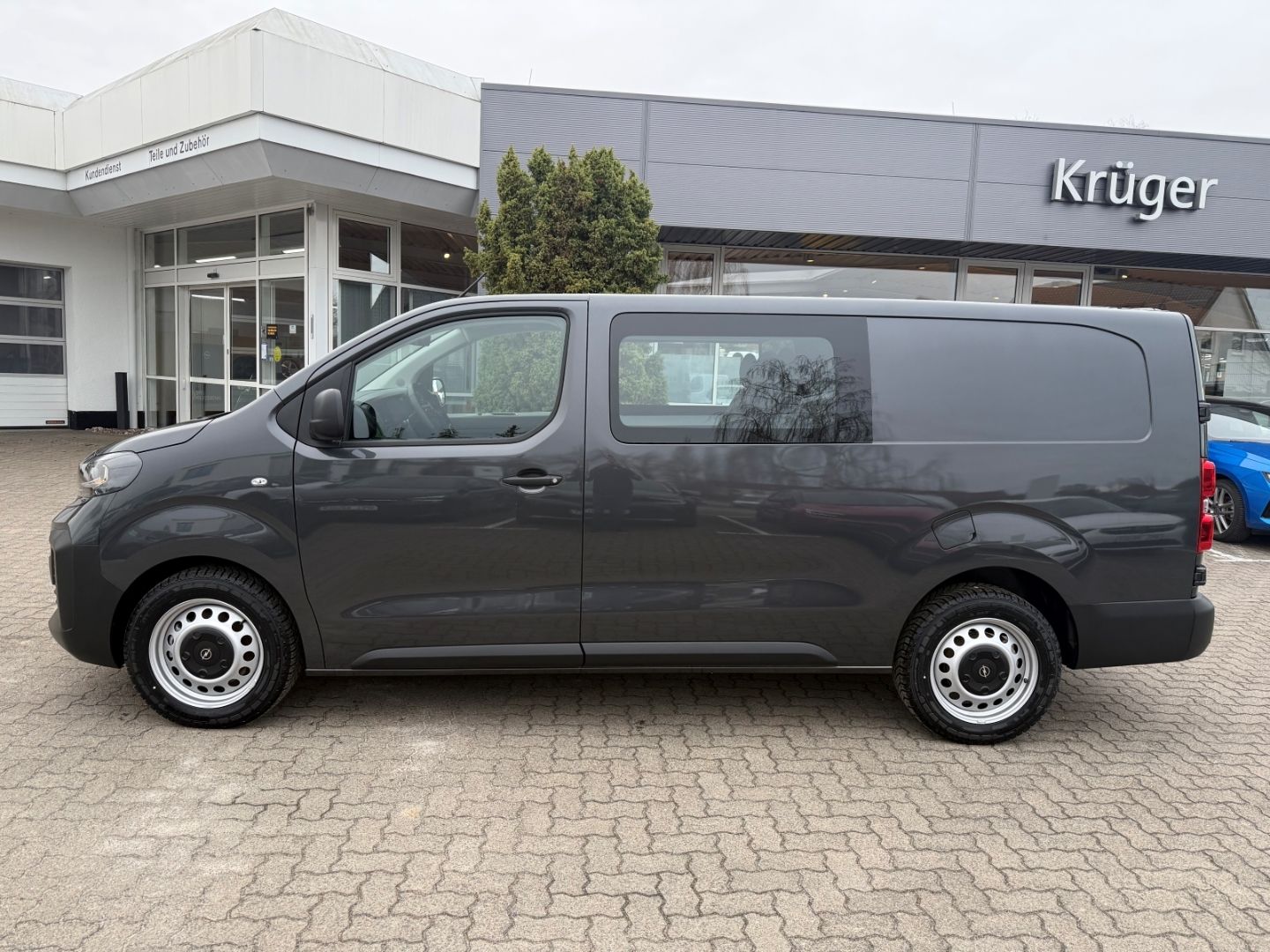 Fahrzeugabbildung Opel Vivaro L3 Doppelkabine XL D 180 Automatik