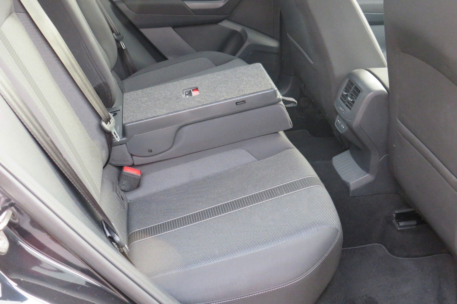 Fahrzeugabbildung Volkswagen T-Roc Life LED AHK KAMERA ACC NAVI 1.HD