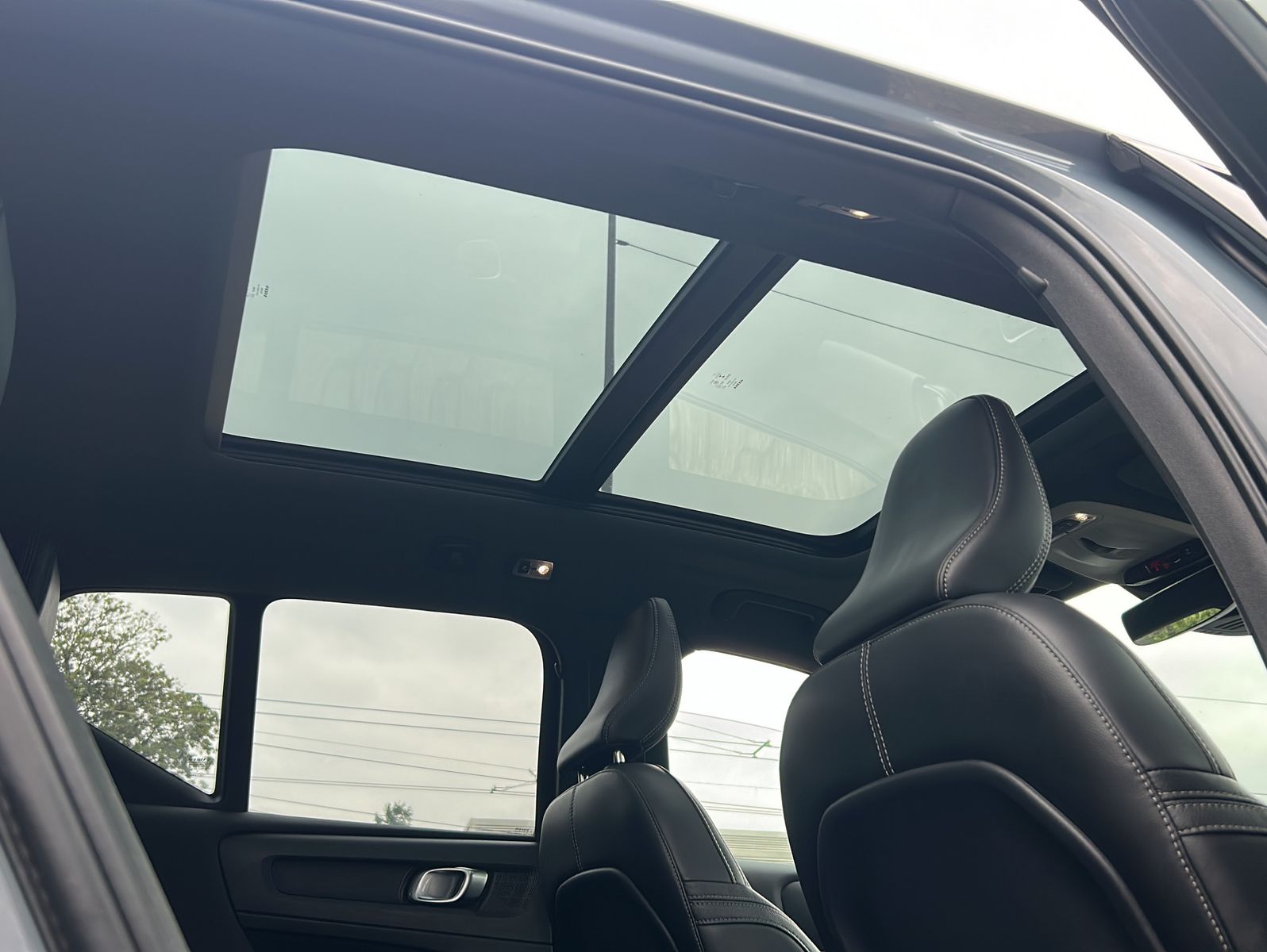 Fahrzeugabbildung Volvo XC40 D3 Geartronic Momentum Pro