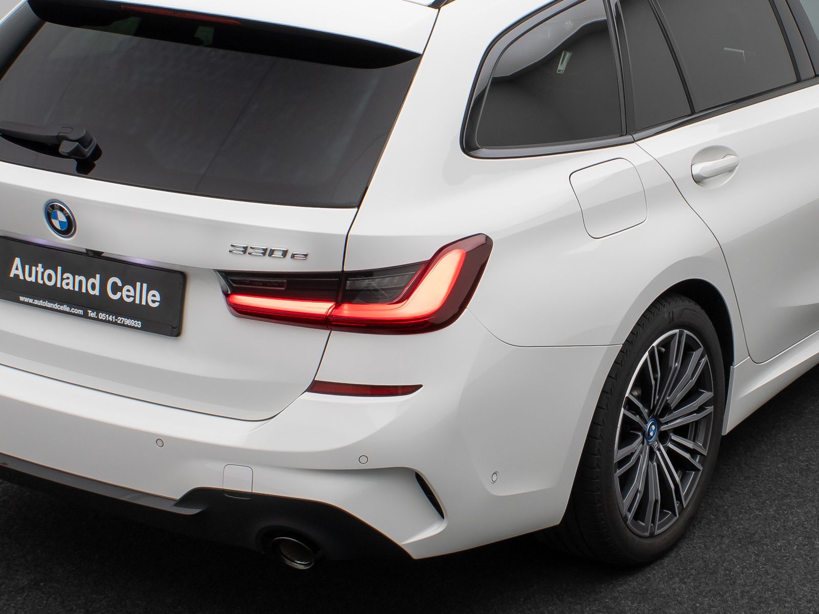Fahrzeugabbildung BMW 330e M Sport Kamera Laser HUD HiFi AHK Stop&Go