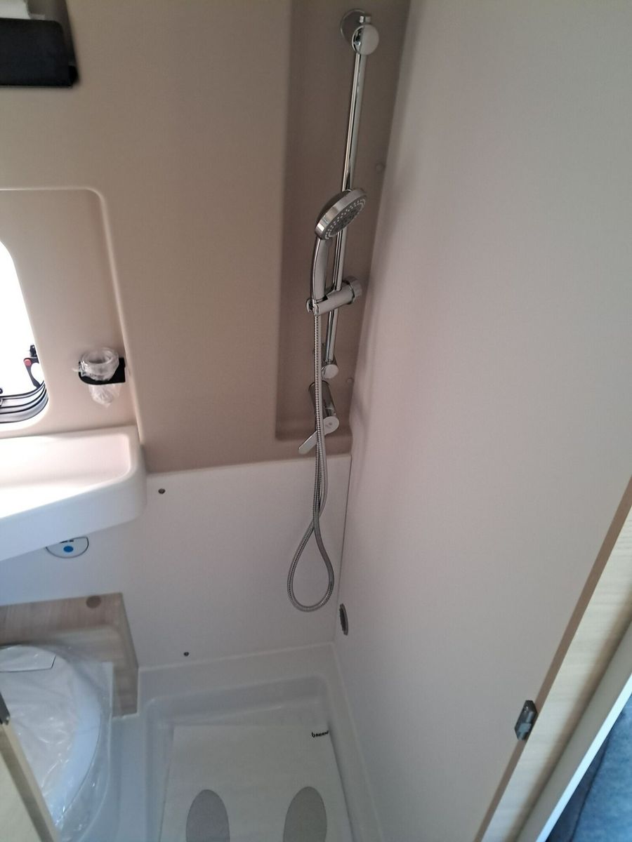Fahrzeugabbildung Chausson Van First Line Light V594 Solar, Markise, RFK