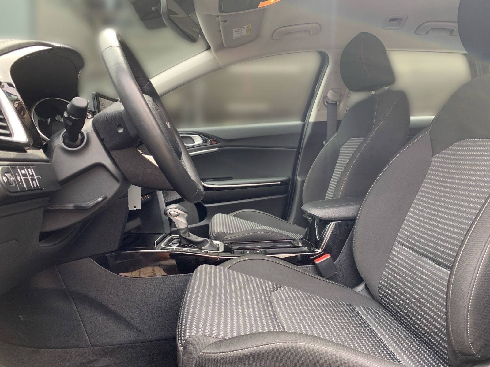 Fahrzeugabbildung Kia Ceed 1.5 7-DCT T-GDI Spirit Navi Allwetter