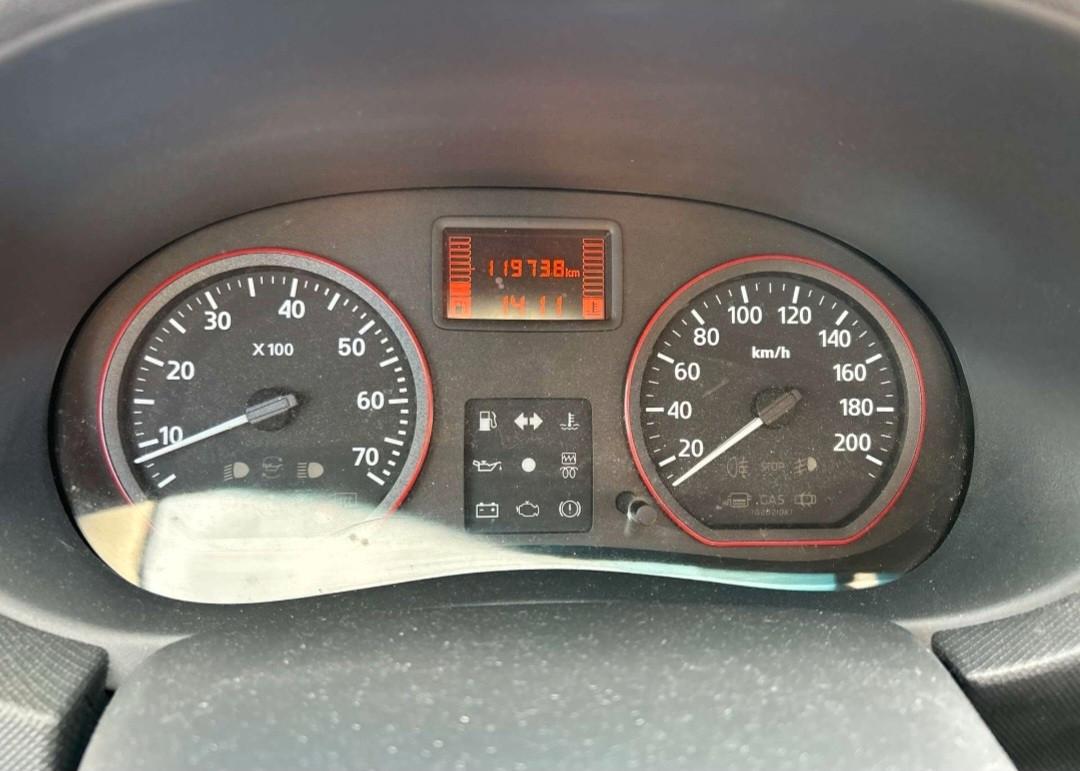 Dacia Sandero 2012 — photo 12