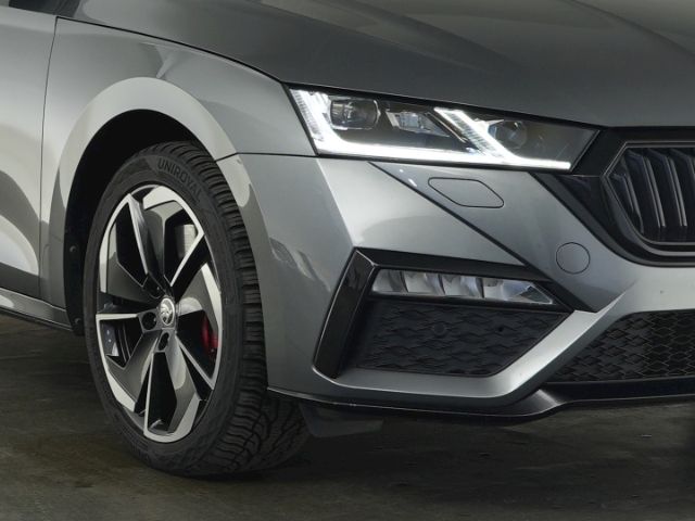 Octavia COMBI RS iV DSG+NAVI+RÜCKFAHRKAMERA+SITZ