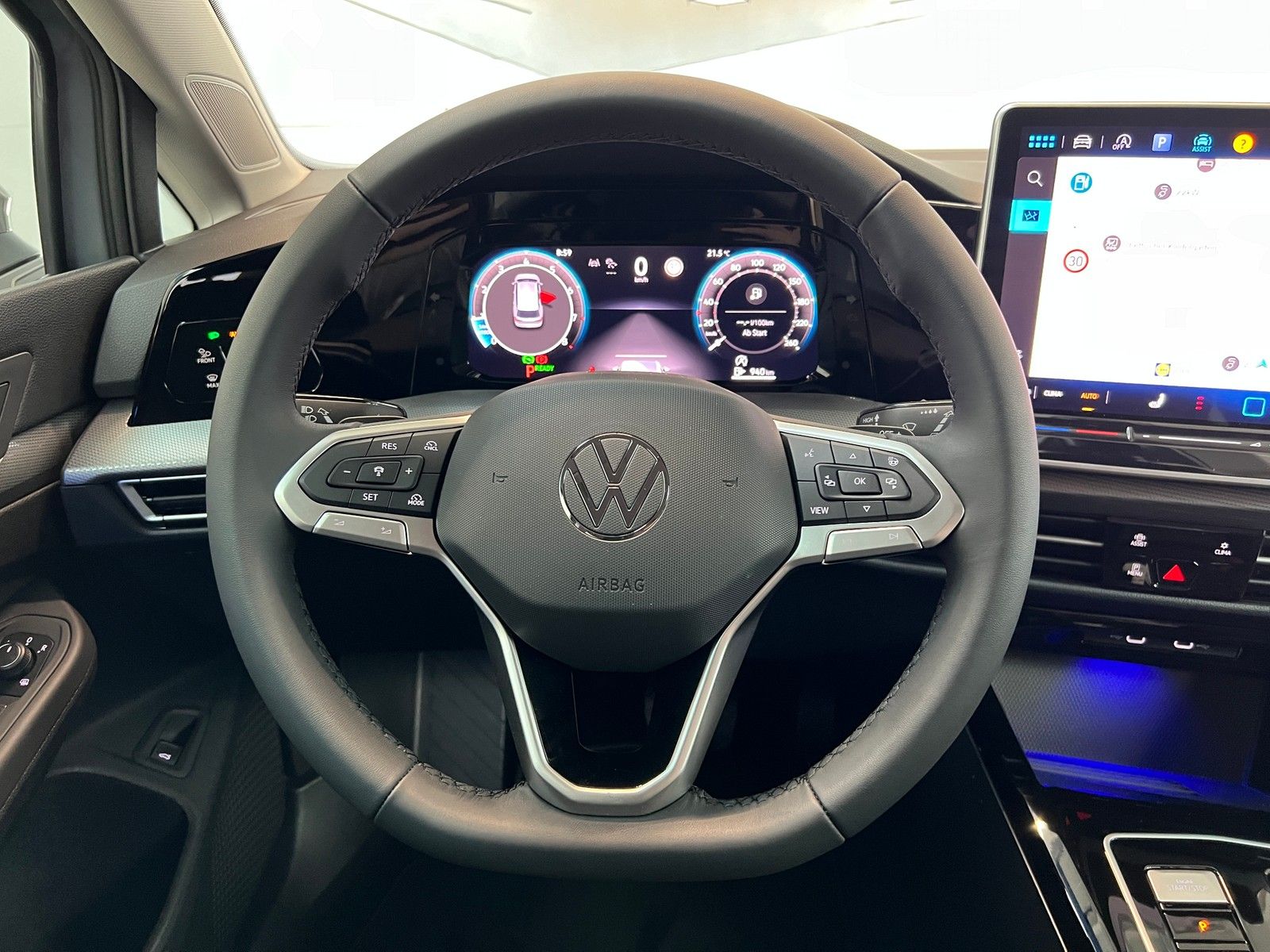 Fahrzeugabbildung Volkswagen Golf VIII Var. Style 1,5 eTSI DSG +IQ.Light+Navi