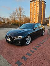 BMW F30 330i M Paket TOP Leder Memory HUD LED AC - BMW 330 Limousine 330i m paket mit Benzin-Antrieb