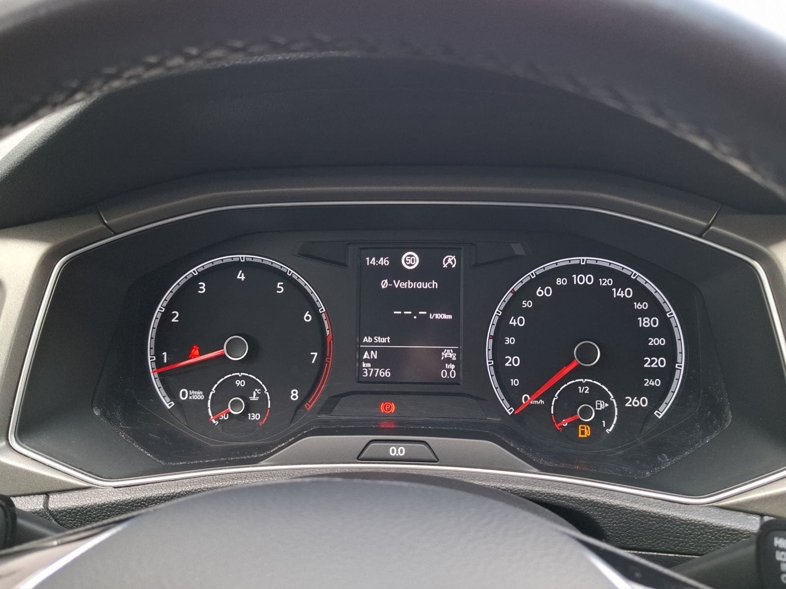 Fahrzeugabbildung Volkswagen T-Roc TSI Style LED AHK Navi ACC RFK SH LM