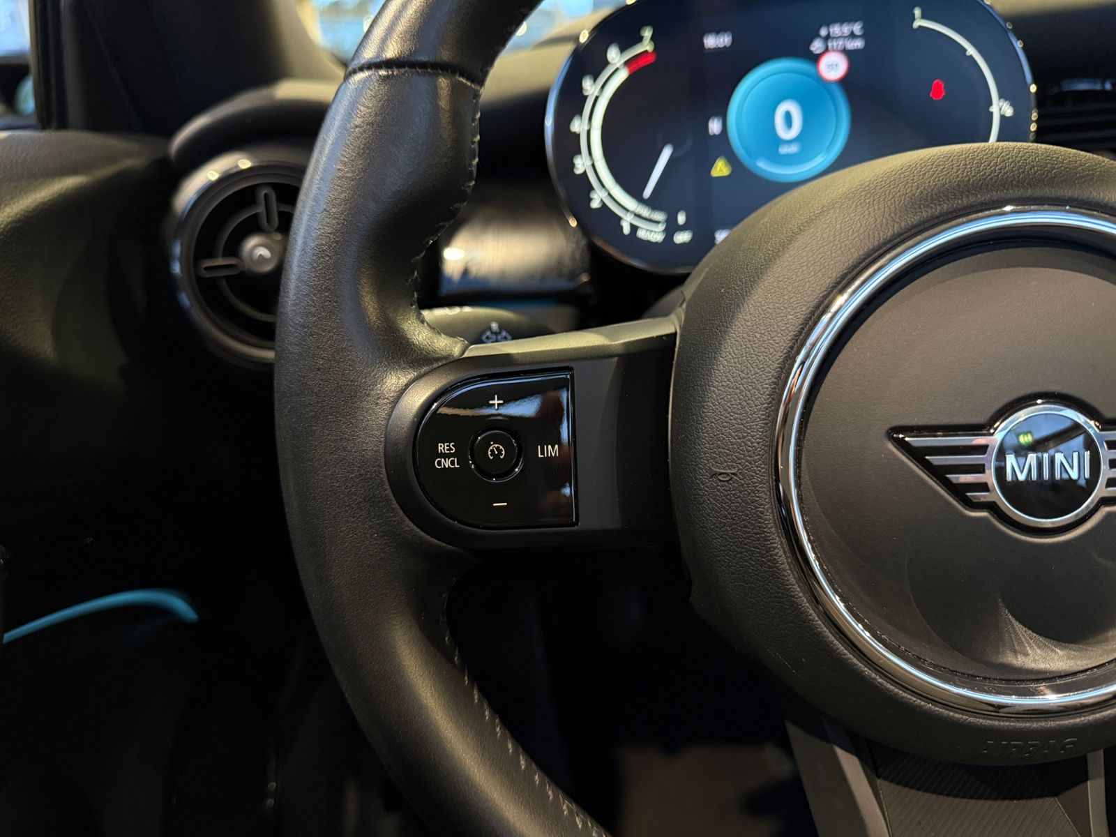 Fahrzeugabbildung MINI Cabrio Cooper  HUD RFK LED NAVI